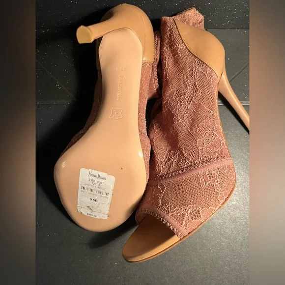 GIANVITO ROSSI - Nude Lace peep toe stiletto heels  size 9 1/2 - Picture 5 of 7